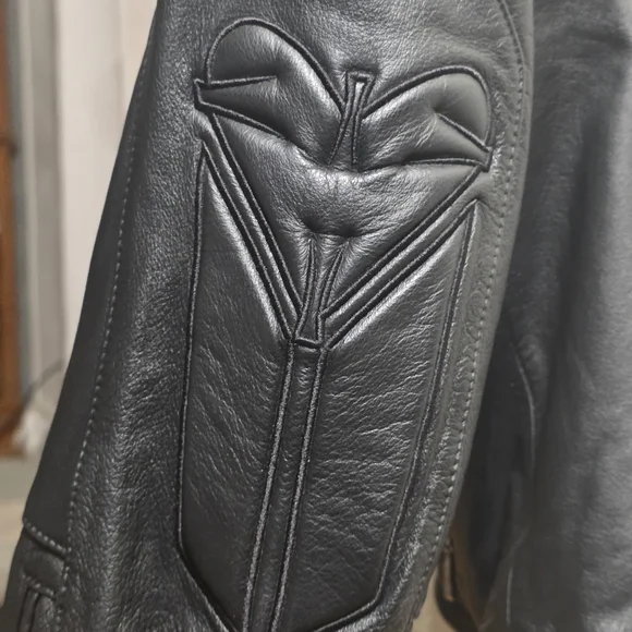 Harley-Davidson Black Leather Jacket with Red Design - Picture 6 of 13